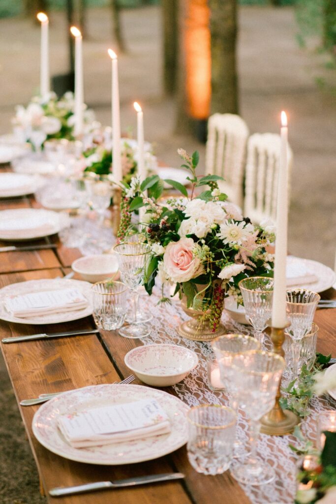 romantic wedding dinner setting for and outdor wedding in italy planned by atelier crespi wedding planner