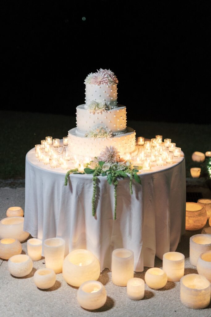 wedding cake installation with flowers and candles designed by atelier crespi wedding planner italia