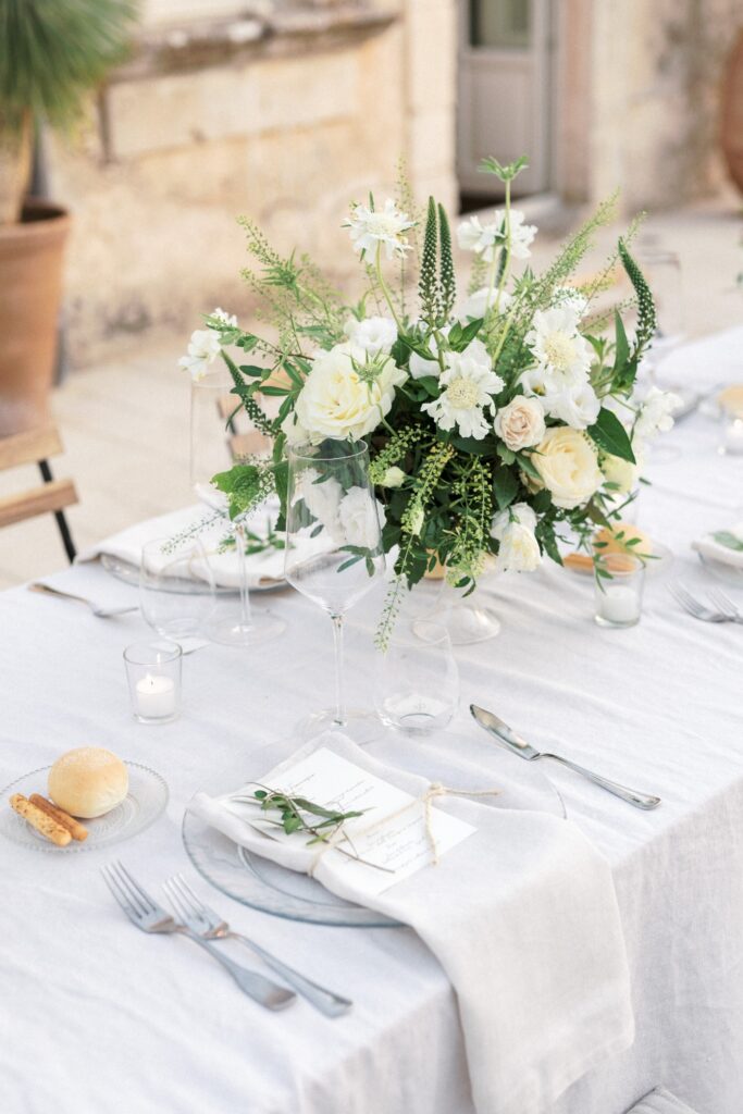 close up of chic and refined fine art wedding dinner setting centerpiece by italy wedding planner atelier crespi